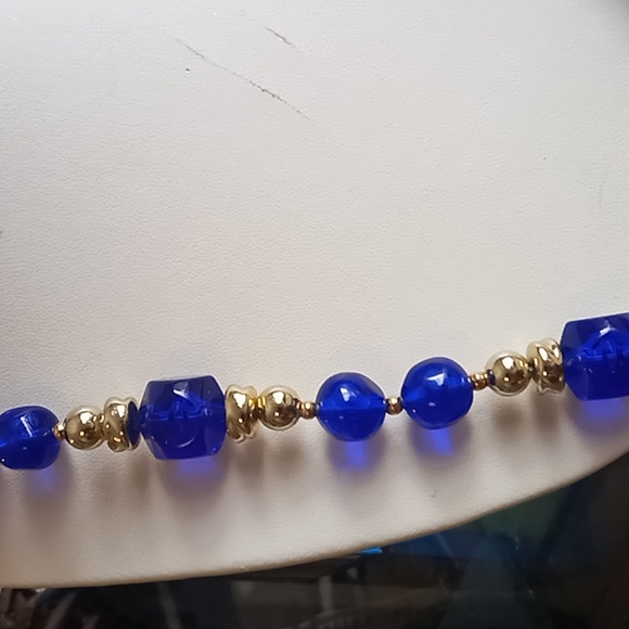 Long hand beaded necklace - Picture 2 of 5